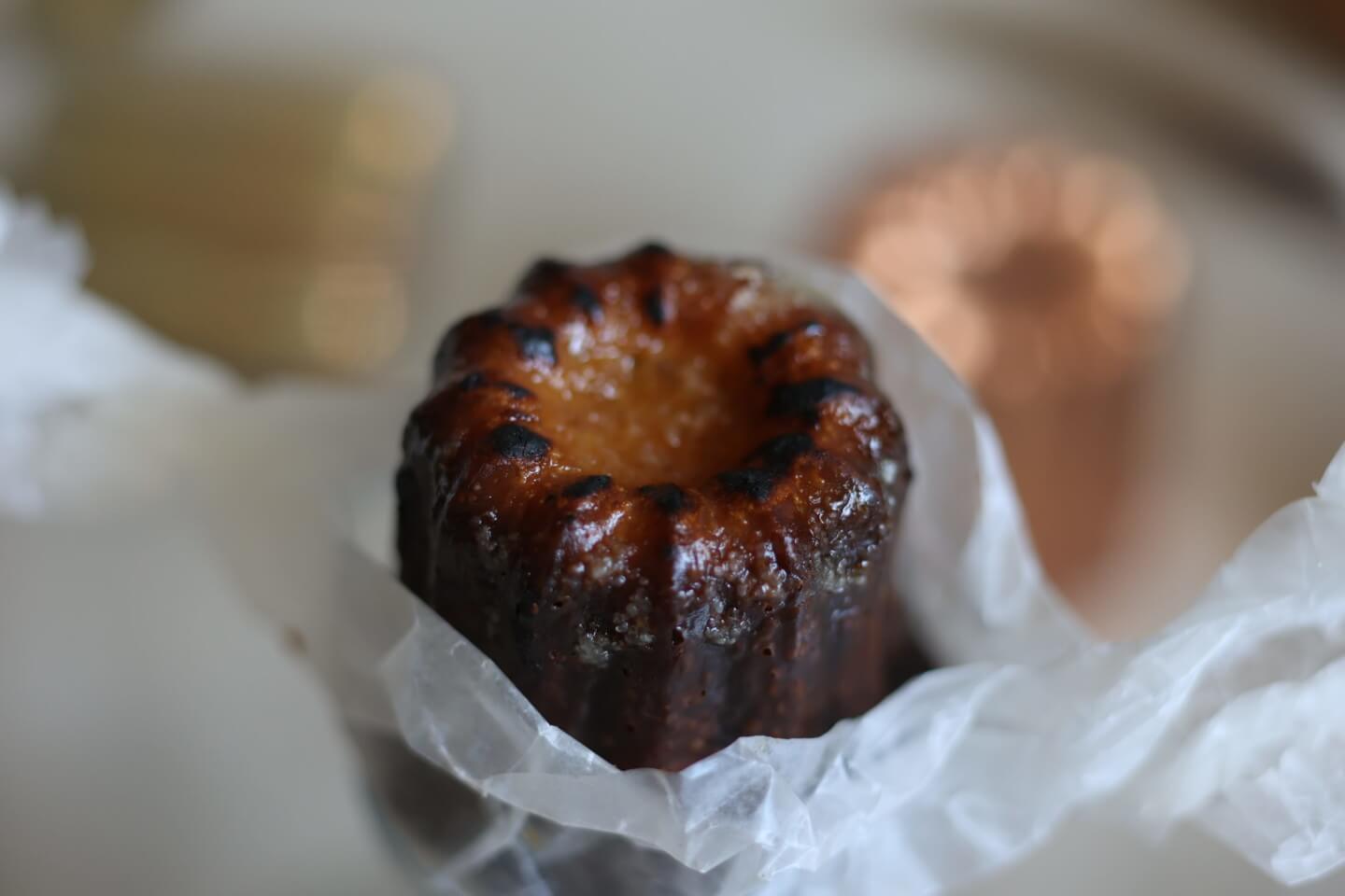 焦がしはちみつカヌレ / Canelé au miel brûlé