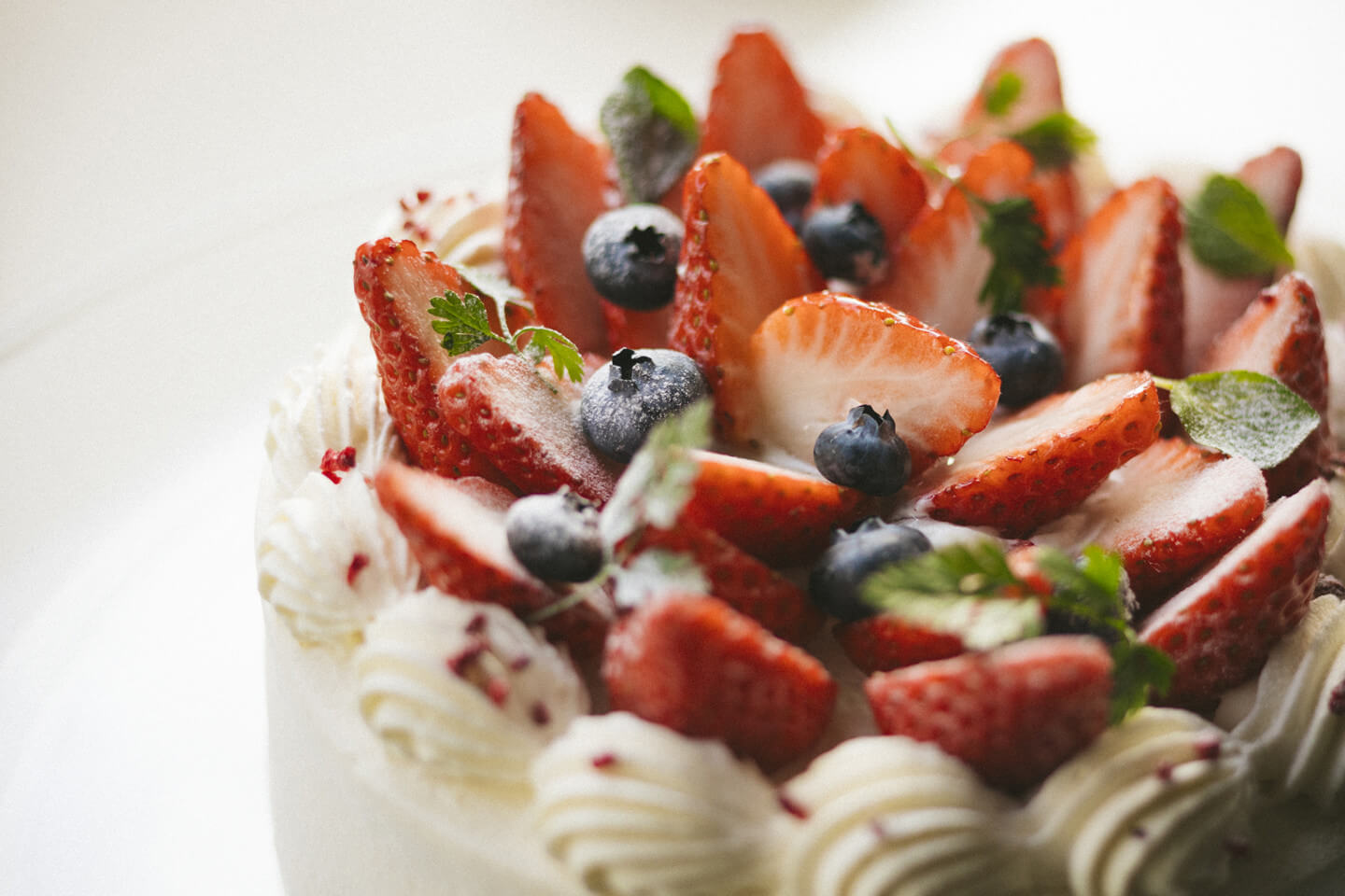 生クリームと季節のフルーツのデコレーションケーキ / Gâteau Décoré