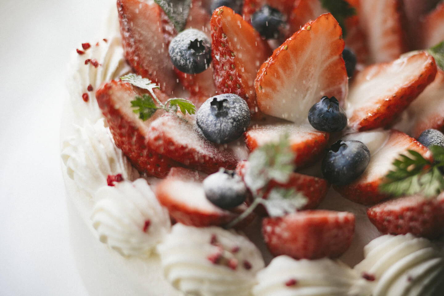 生クリームと季節のフルーツのデコレーションケーキ / Gâteau Décoré