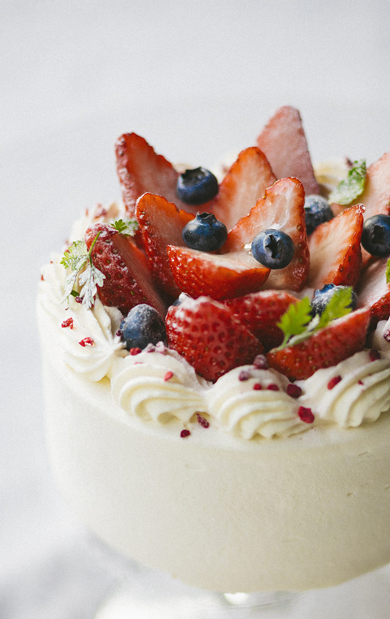 生クリームと季節のフルーツのデコレーションケーキ / Gâteau Décoré
