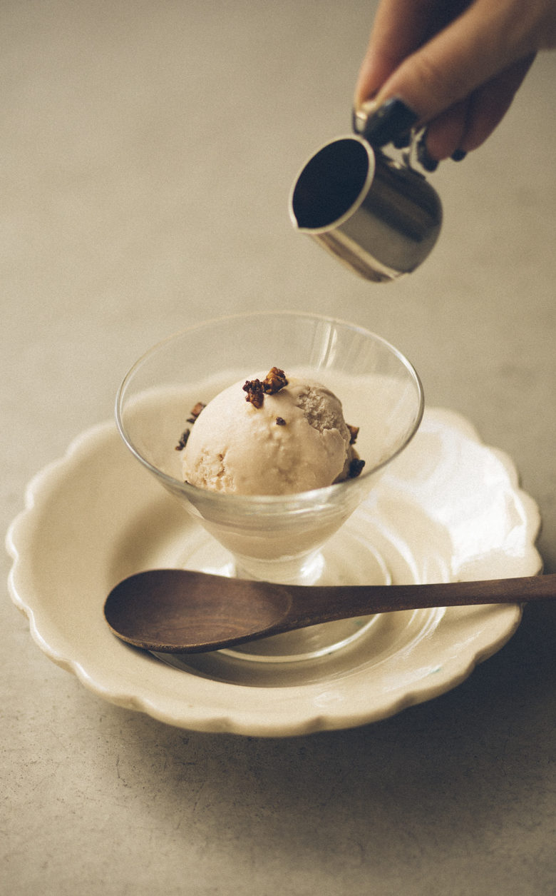 Glace au vin de Madère et aux noix